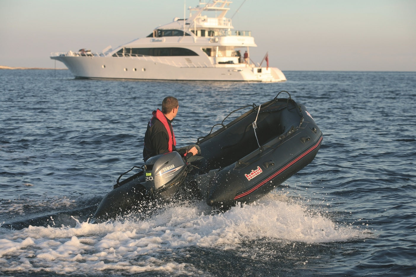 Bombard Commando C3 - rubberboot met deelbare houten kiel en aluminium vlonderdelen