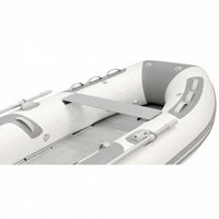 Zodiac Online Shop aluminium zitplank van 105 cm gemonteerd in een grijze en witte Zodiac Cadet rubberboot