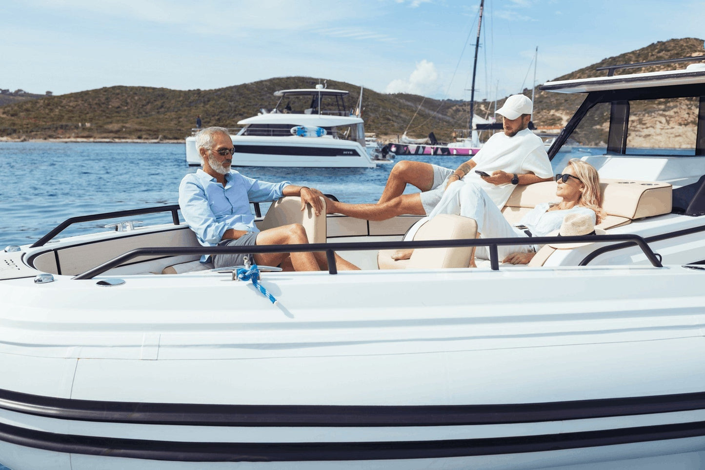 Zodiac X10CC met luxe zonnedek en comfortabele lounge zitplaatsen aan boord